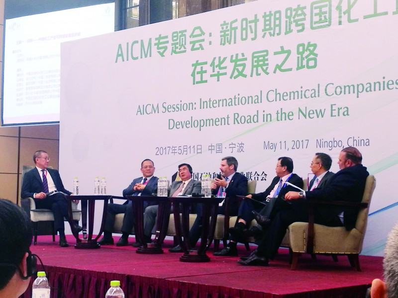 AICM会员代表与产业园区领导讨论化工产业创新与发展