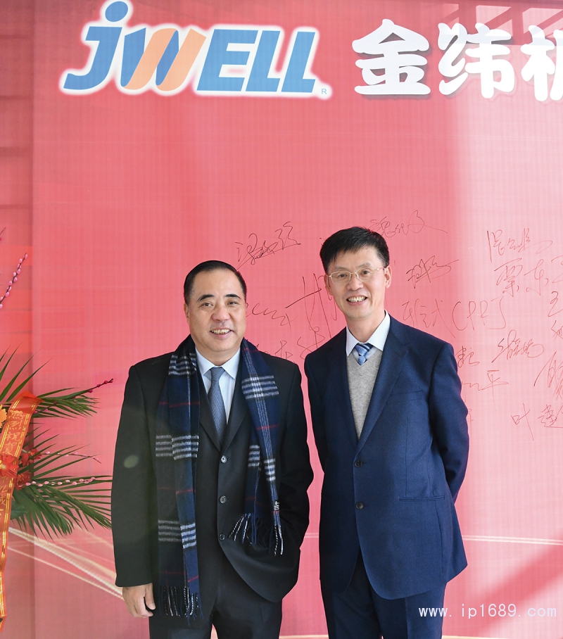 机械协会会长-张剑鸣(中)金纬机械-董事长-何海潮-(右)