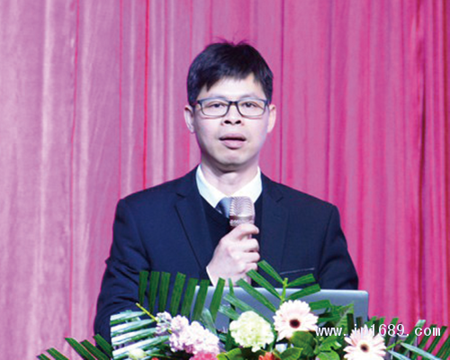 副总裁张文霖作生产规划报告