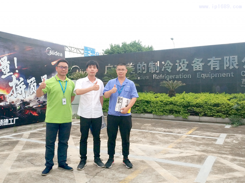 广州美的制冷设备有限公司卿晓光(右)与邓焜倍（左）