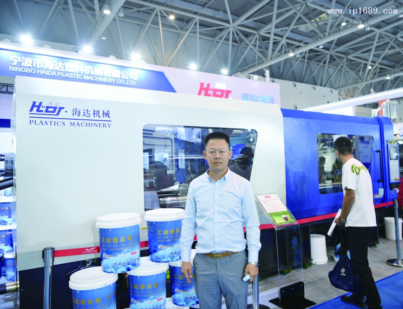 宁波海达塑料机械有限公司  西南办事处总经理陈敬英