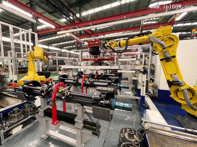 FANUC生产车间机器人作业