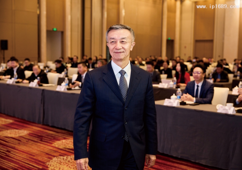 中国塑料加工工业协会荣誉理事长朱文玮