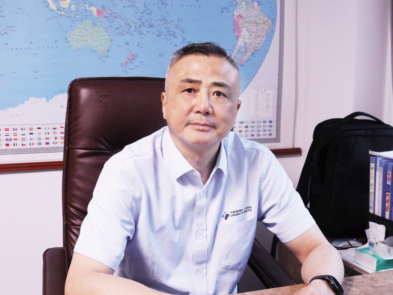 鸿正联塑(浙江)机械有限公司营销公司总监黄文革