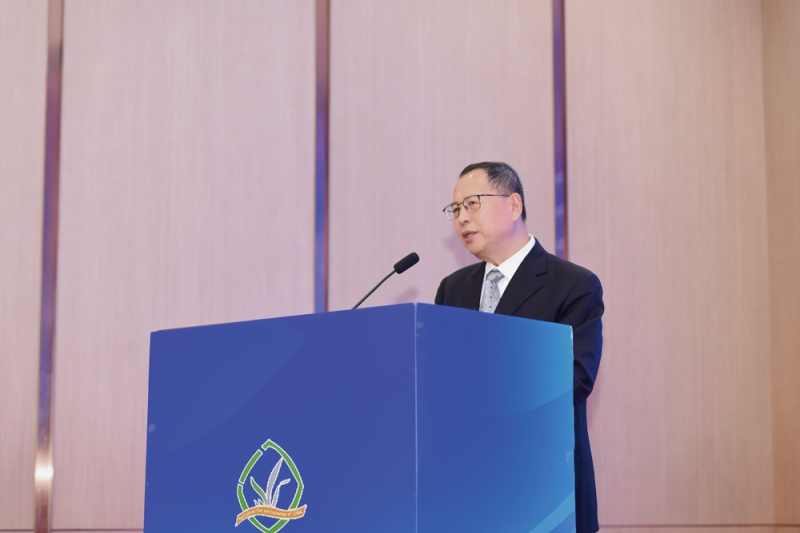 1-中国轻工业联合会兼职副会长、中国塑料加工工业协会理事长王占杰