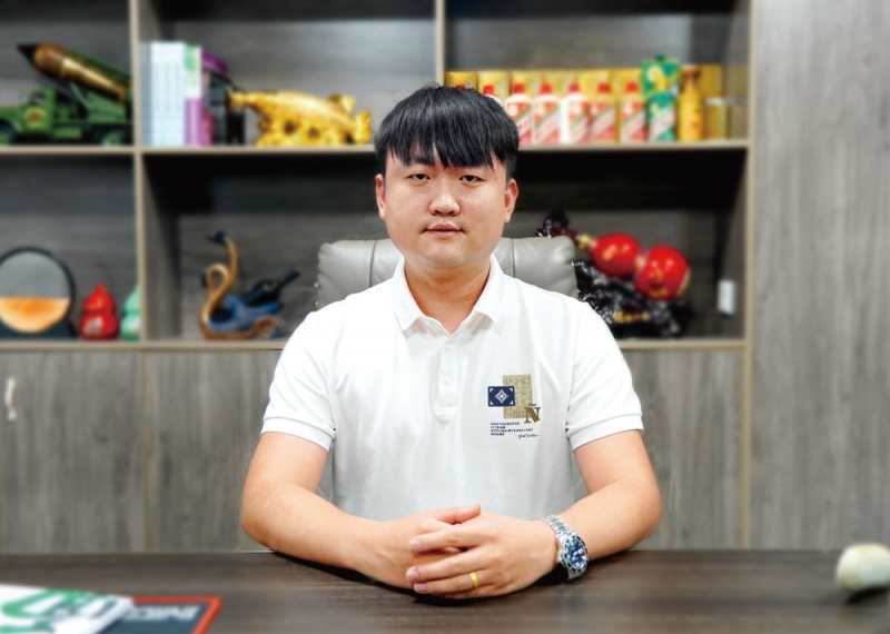 销售总监肖雄港