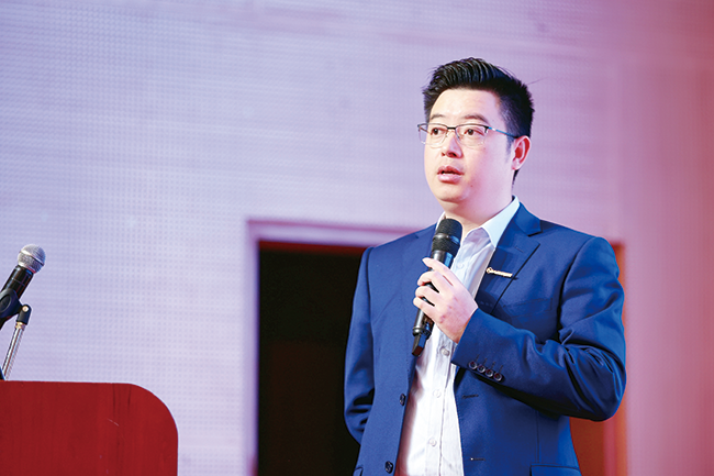 东莞市尼嘉斯塑胶机械有限公司总经理唐亚青